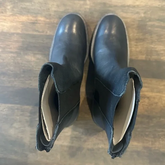 Free People Essential Chelsea Boot Metallic Black Size 39.5 - Picture 2 of 6